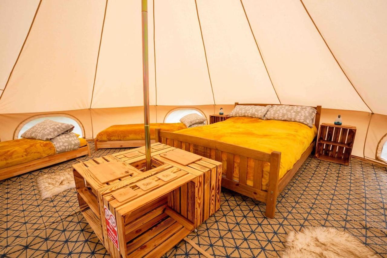 Roaches Retreat Family Glampsite, Rocky Reach Bell Tent With Outdoor Adventures And Campfire Nights Upper Hulme Экстерьер фото
