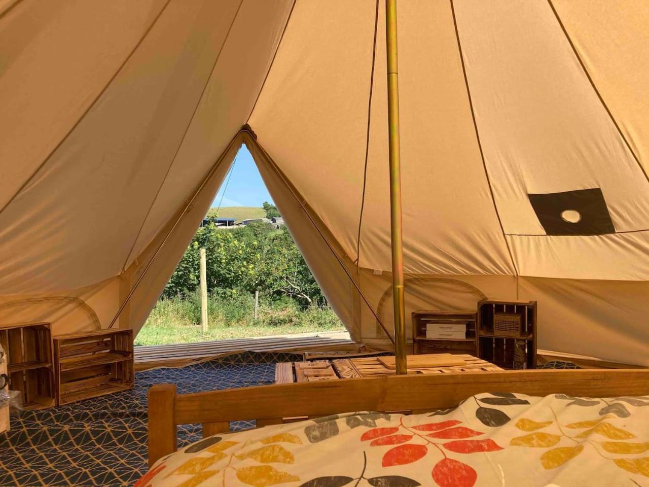 Roaches Retreat Family Glampsite, Rocky Reach Bell Tent With Outdoor Adventures And Campfire Nights Upper Hulme Экстерьер фото