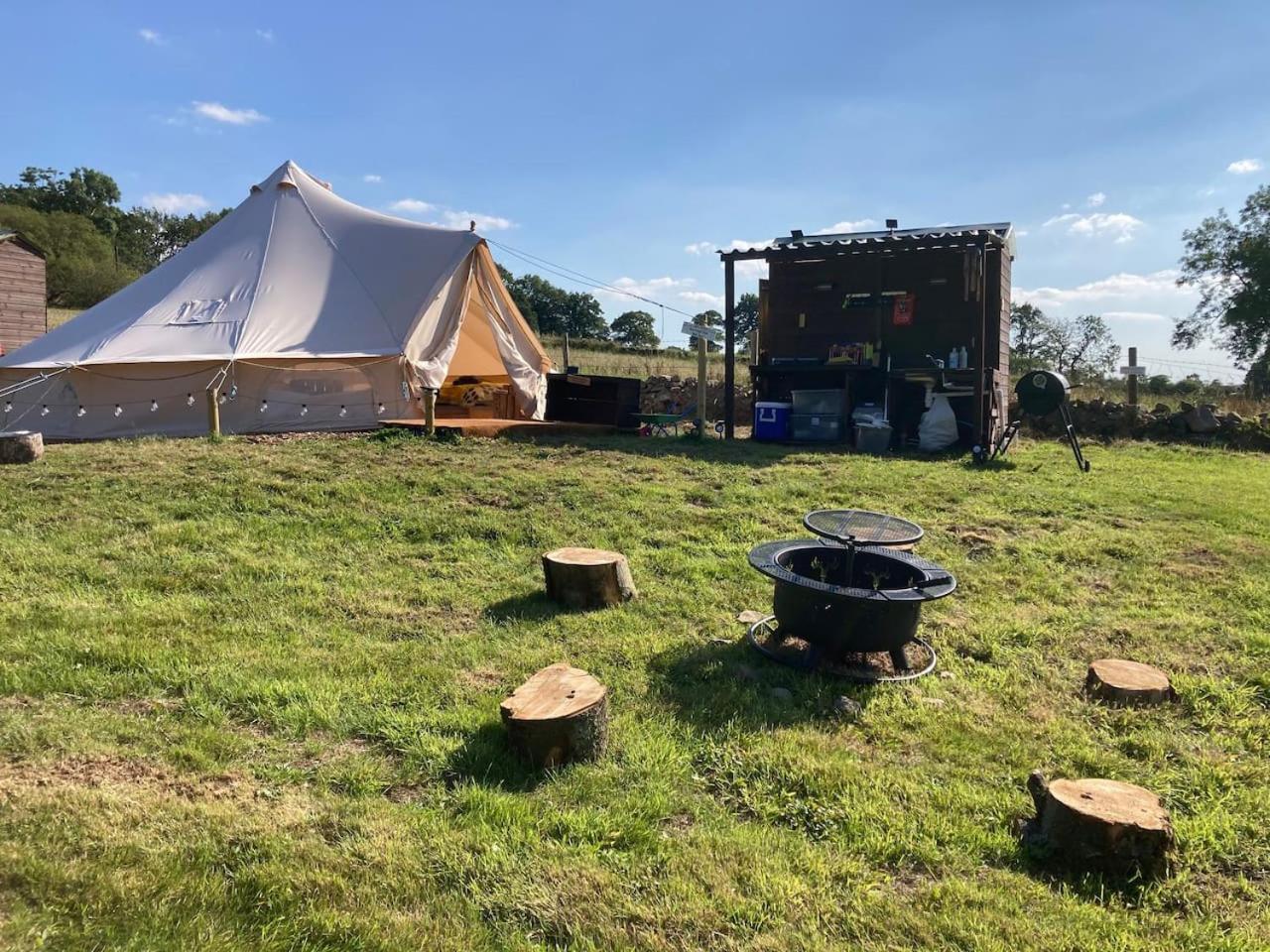 Roaches Retreat Family Glampsite, Rocky Reach Bell Tent With Outdoor Adventures And Campfire Nights Upper Hulme Экстерьер фото