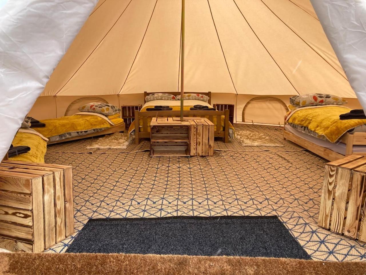 Roaches Retreat Family Glampsite, Rocky Reach Bell Tent With Outdoor Adventures And Campfire Nights Upper Hulme Экстерьер фото