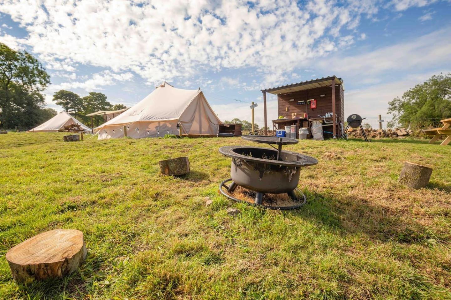 Roaches Retreat Family Glampsite, Rocky Reach Bell Tent With Outdoor Adventures And Campfire Nights Upper Hulme Экстерьер фото