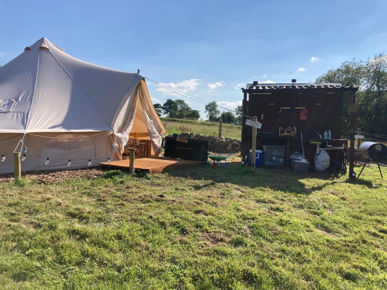 Roaches Retreat Family Glampsite, Rocky Reach Bell Tent With Outdoor Adventures And Campfire Nights Upper Hulme Экстерьер фото